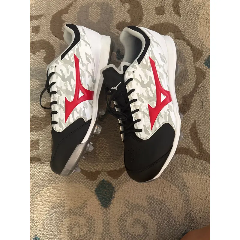 White Size M 9.5 (W 10.5) Adult Mizuno baseball Low Top Molded Cleats (New)