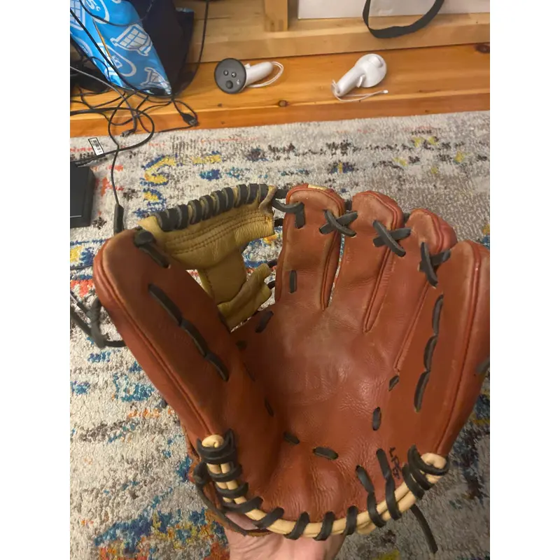 2020 Wilson RH Infield A550 Baseball Glove 11" (Used)