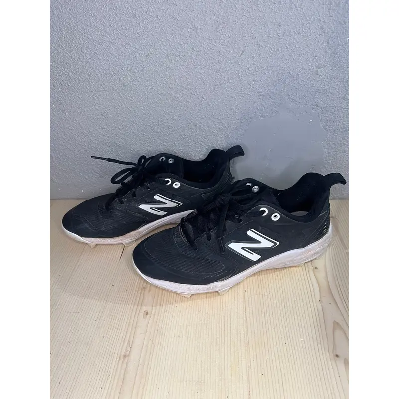 Used New Balance Velo Size 5.5 Baseball And Softball Cleats (A R7 S1 L2)
