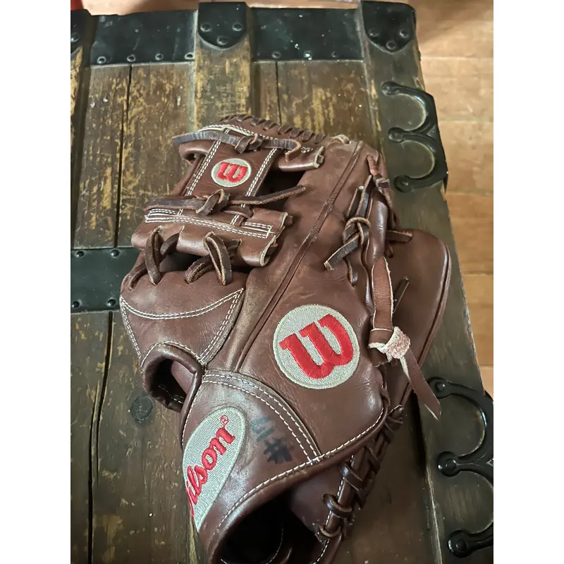 Wilson A2000 RH Infield Baseball Glove 11.75" (Used)