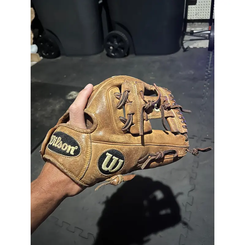 Wilson A2000 RH Baseball Glove 11.5" (Used)
