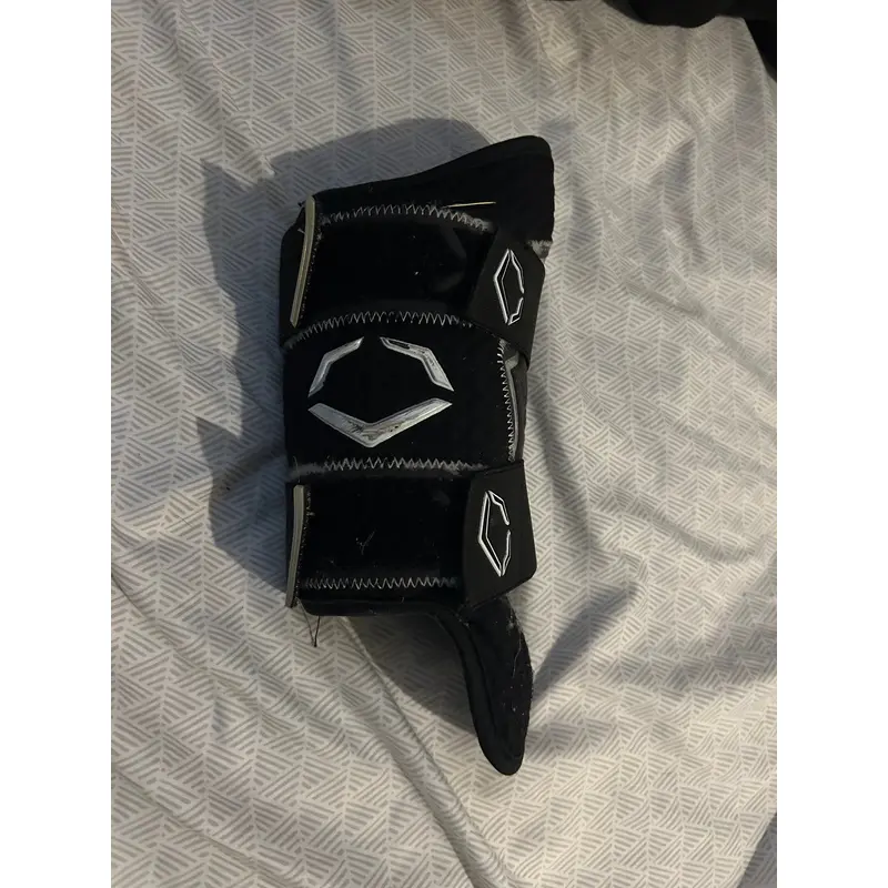 Black EvoShield Leg guard(SEND OFFERS)