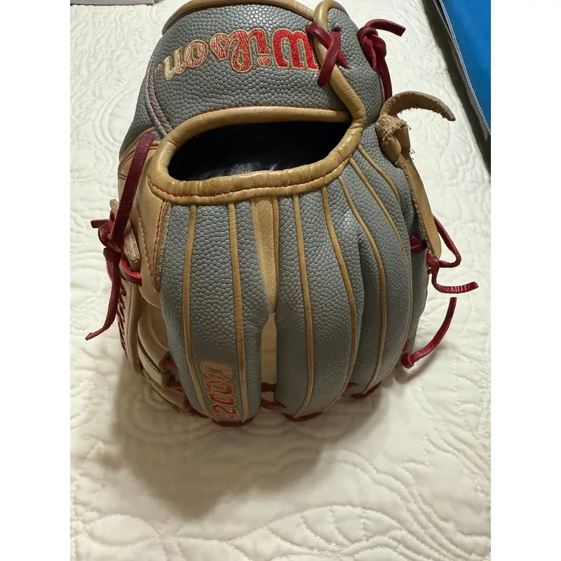 Wilson RH Outfield A2000 Baseball Glove 11.75" (Used)
