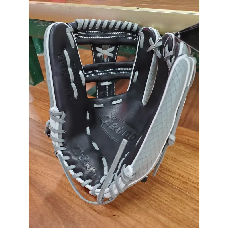 New Wilson A2000 FP75 Fastpitch Right Hand Throw Glove 11.75"