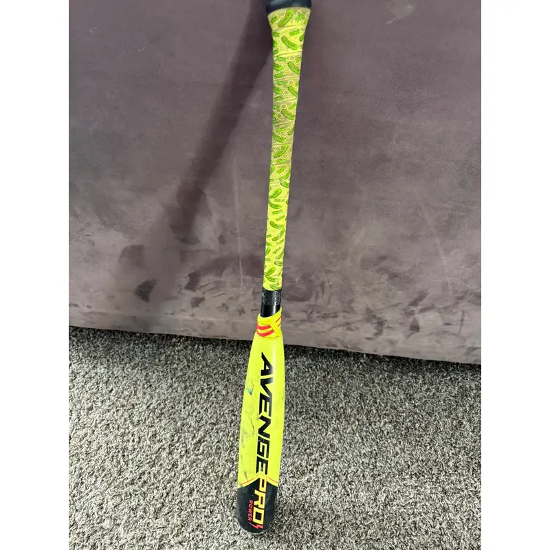 2023 AXE Avenge Pro Composite USSSA Certified Bat (-8)  23 oz 31" (Used)