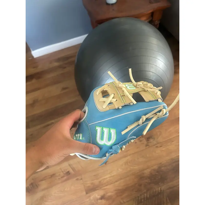 2024 Wilson A2000 RH Infield Baseball Glove 11" (New)