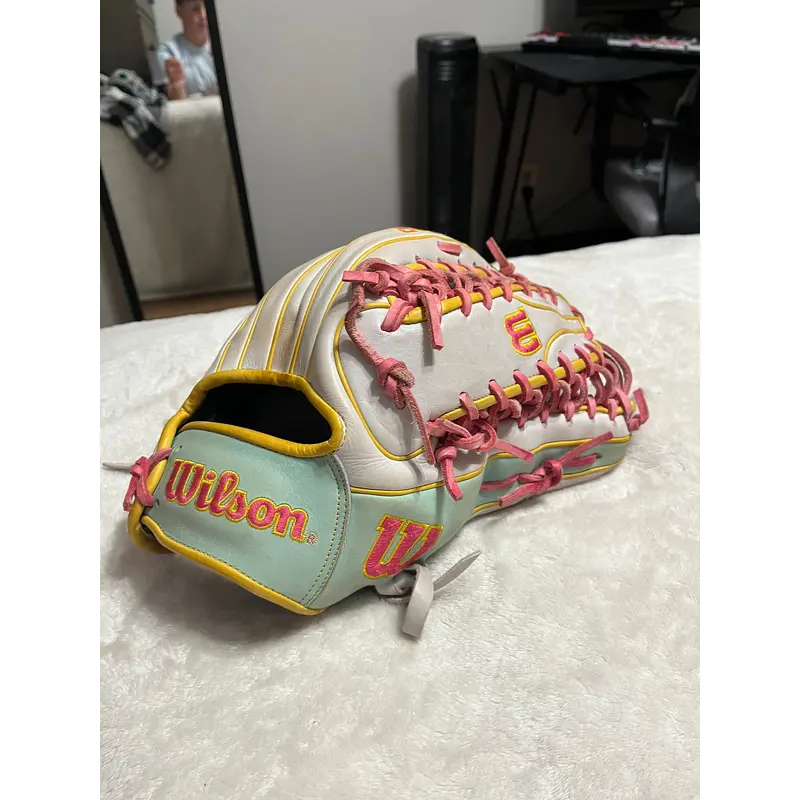 2025 Wilson RH Outfield A2000 Baseball Glove 12.75" (New)