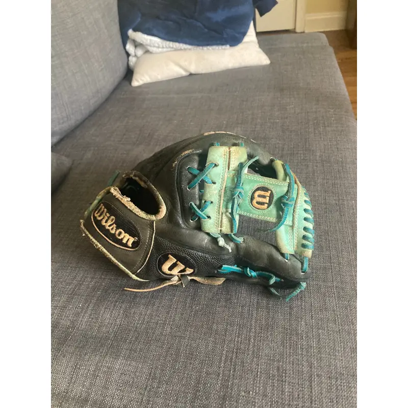 Wilson RH A2000 Baseball Glove 11.5" (Used)