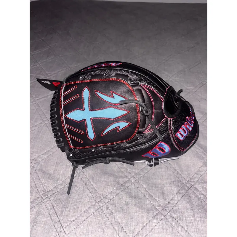 2025 Wilson A2000 Baseball Glove