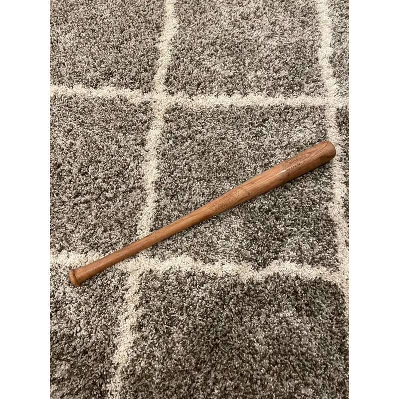 Rare Jackie Robinson Louisville Slugger 32 in bat (no cracks)