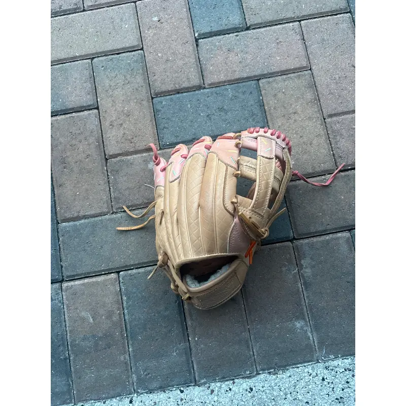 absolutely ridiculous baseball glove