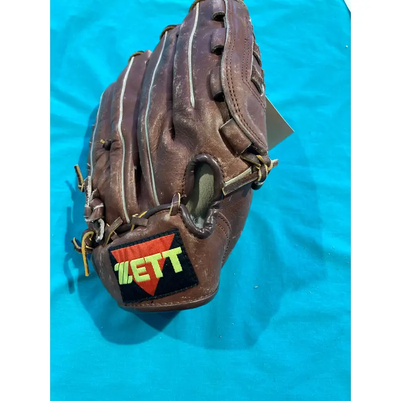 Brown Zett Right Hand Throw Infield Baseball Glove 11.5" (Used)