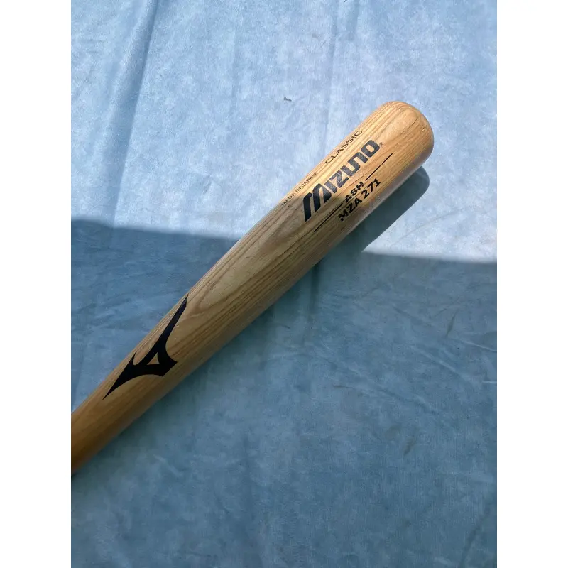 Mizuno Classic Ash Bat 32" (Used)