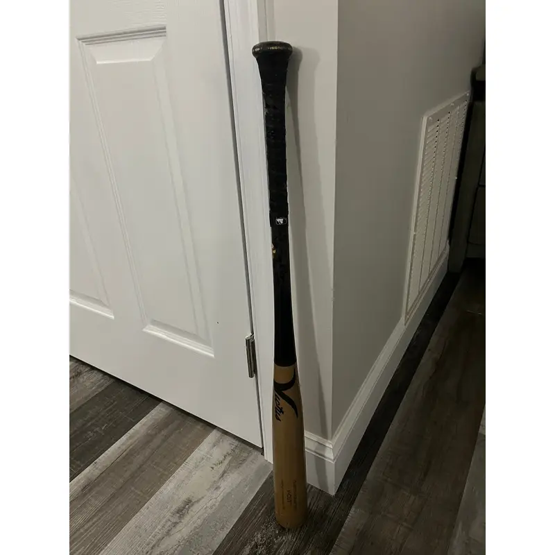 Victus V-Cut Bat (-3) 29oz 32" (Used)