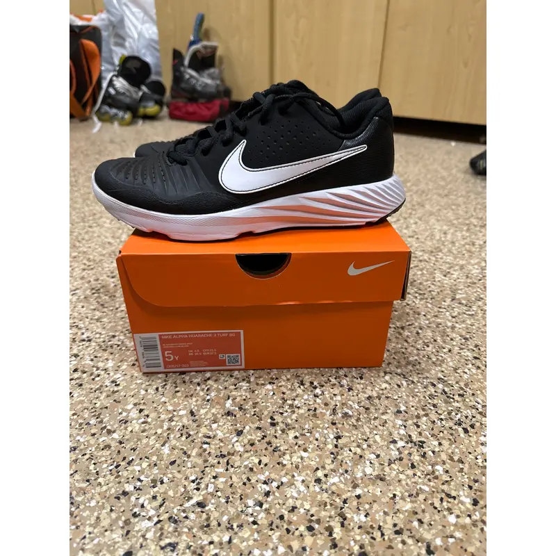 BRAND NEW in box!! Youth Nike Alpha Huarache 3 Turf, black, size 5Y