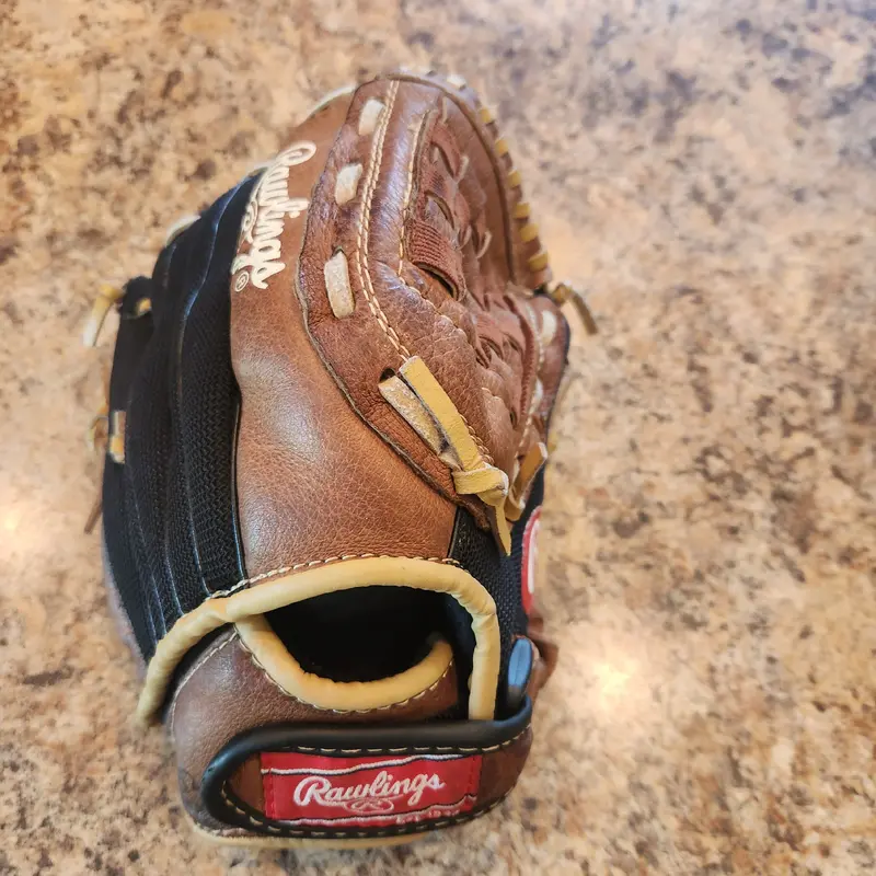 Rawlings Right Hand Throw Youth Playmaker Series Baseball Glove 11" Game Ready
