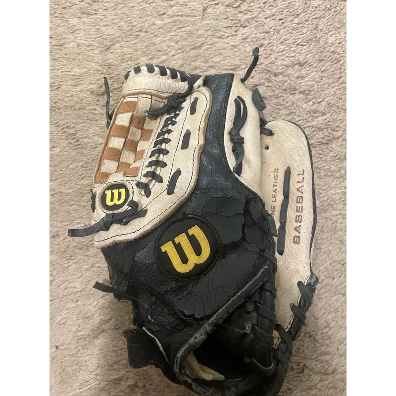 Wilson RH A2452 Baseball Glove 11.5" (Used)