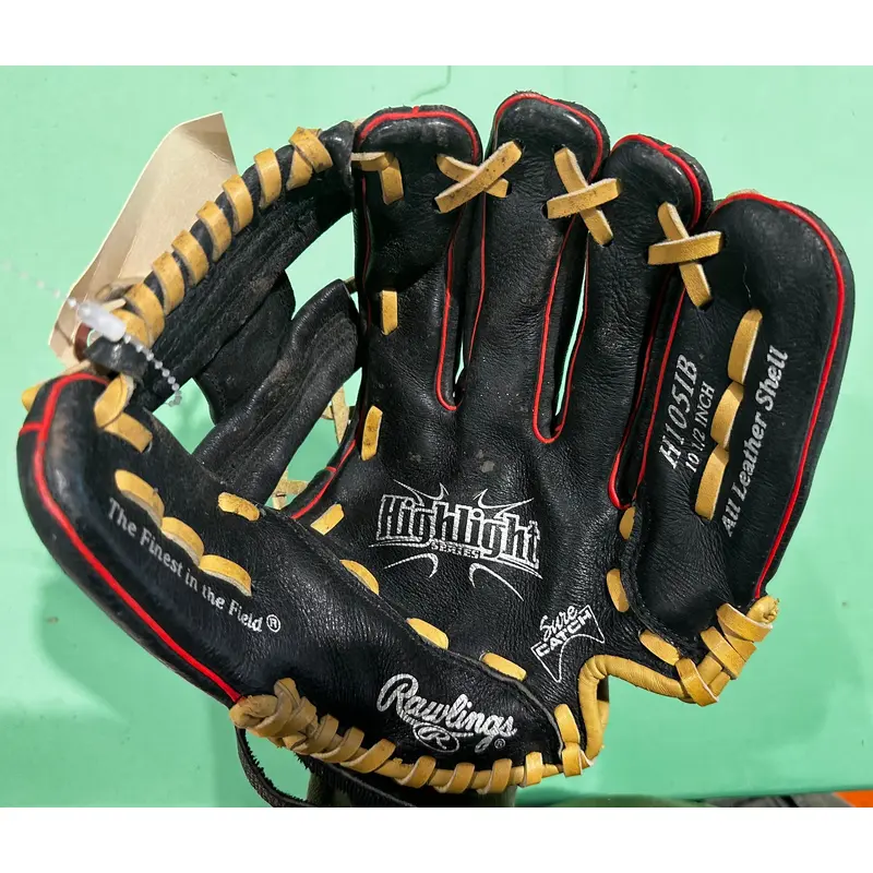 Black Rawlings Highlight Series RH Infield Baseball Glove 10.5" (Used)