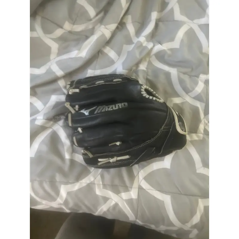 Mizuno RH Outfield Baseball Glove 12" (Used)