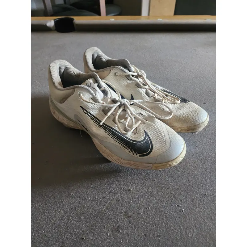 White Men's Size M 11.0 (W 12.0) Youth Nike Low Top Metal (Used)