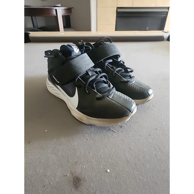 Black Men's Size M 6.0 (W 7.0) Youth Nike High Top Turf Cleats (Used)
