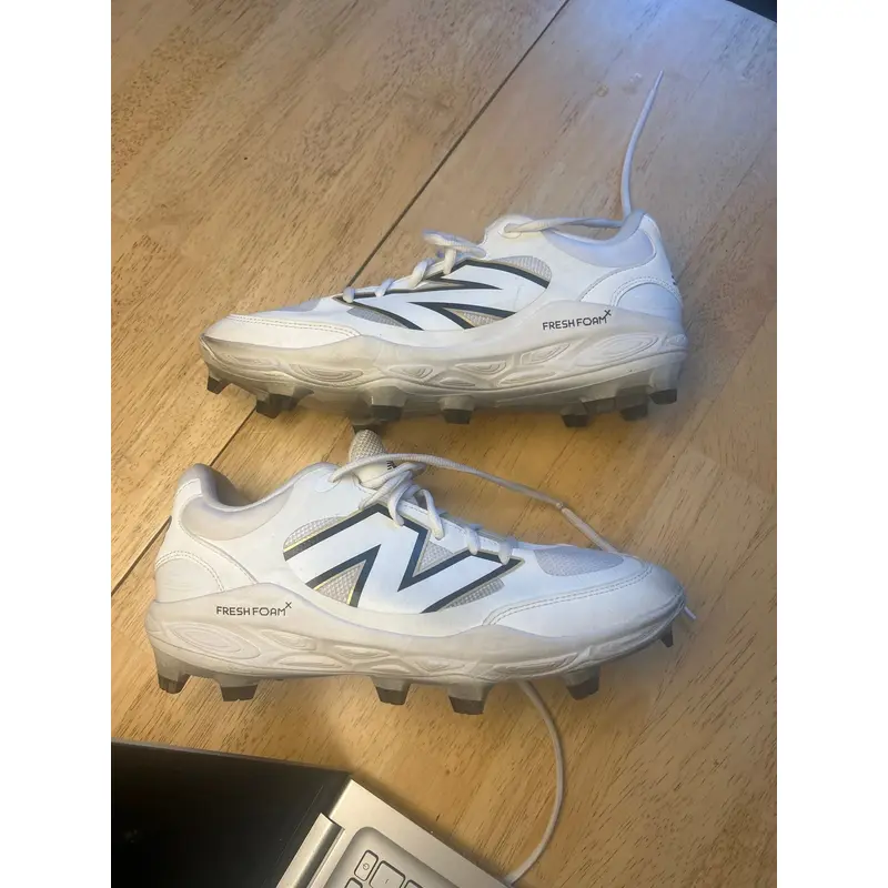 White New balance Cleats with Insoles