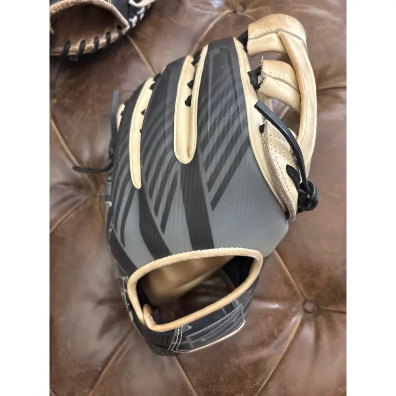 Baseball Gloves (SEE DISCRIPTION)