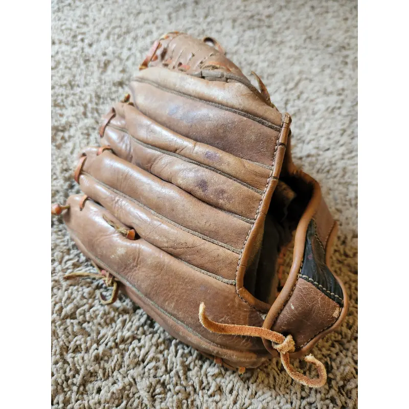 Rare Western Auto Store Revelation Baseball Glove G 1235 (RHT) 11.5"
