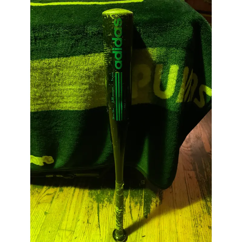 Used Adidas Vanquish Bat (-10) 16 oz 26"