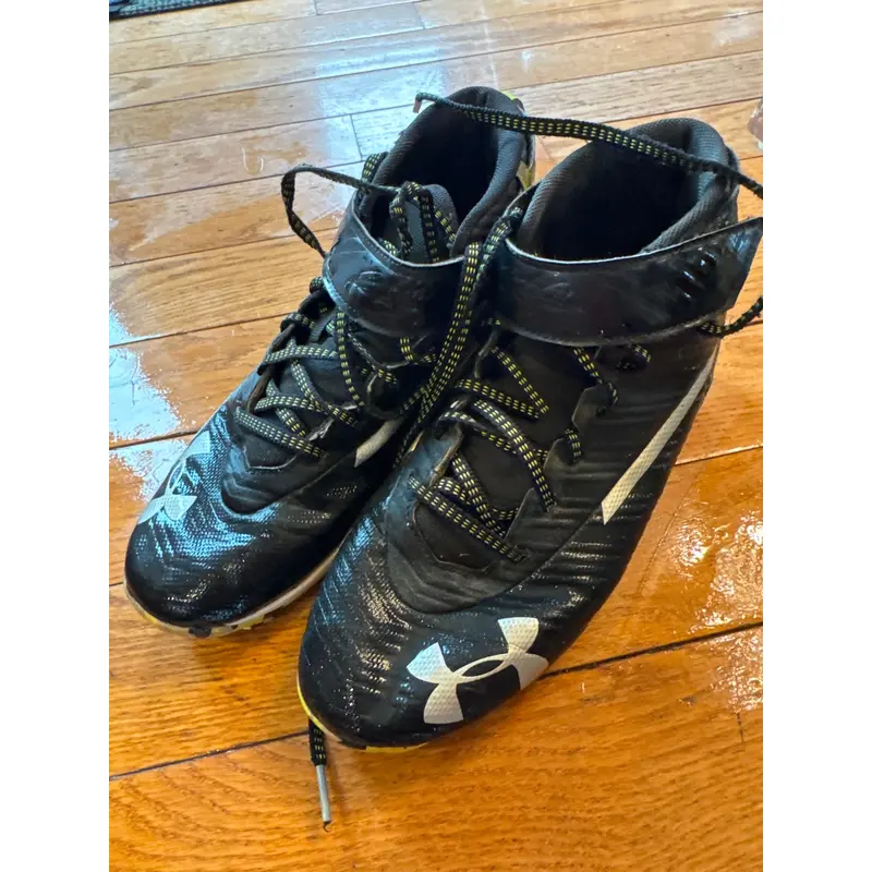Black Men's Adult Size M 6.0 (W 7.0) Under Armour Cleats (Used)