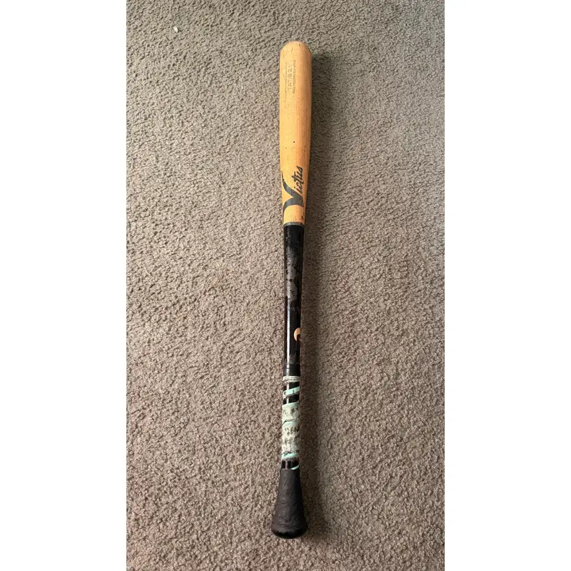 Victus Bat (-3) Maple 33" (Used)