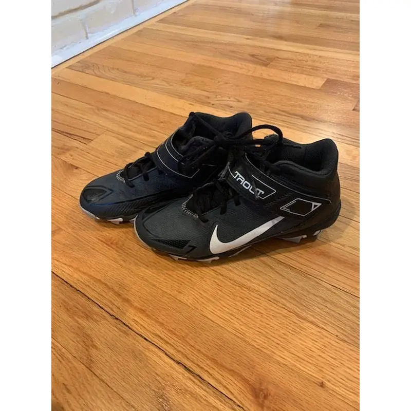 Black Kid's Size M 7.5 (W 8.5) Youth Nike Low Top Molded Cleats (Used)