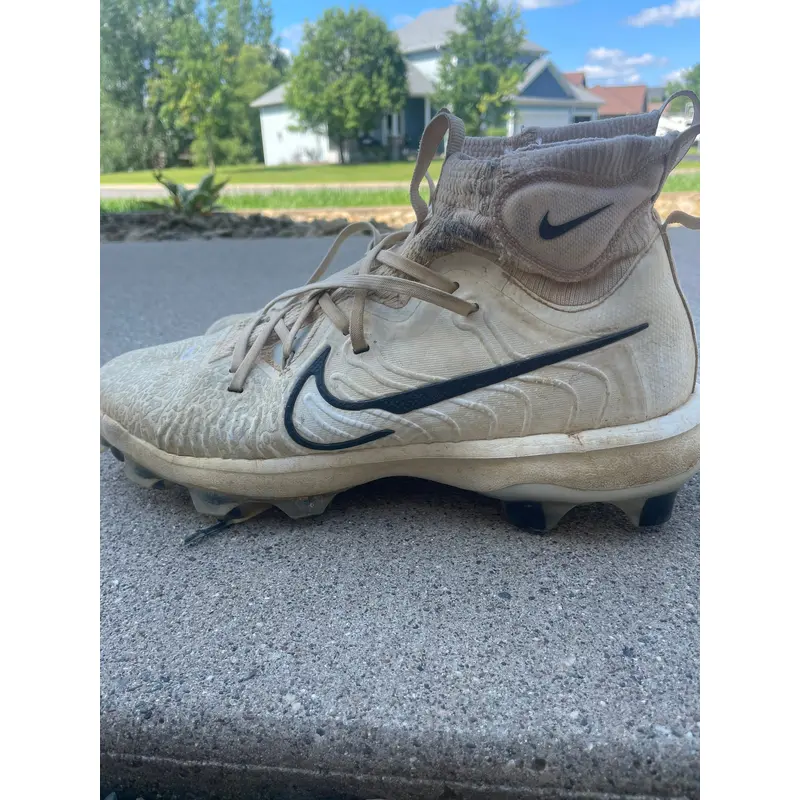 White Nike Alpha Huarache NXT Mens molded cleats. Size 10 mens