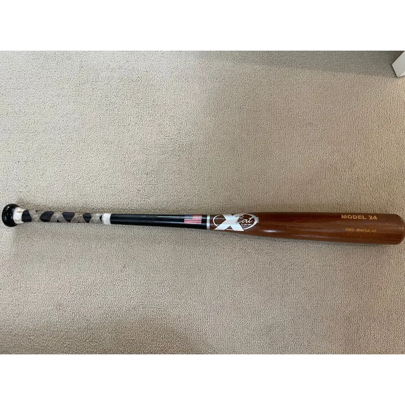 34" X bat Maple Wood 34oz (Used)