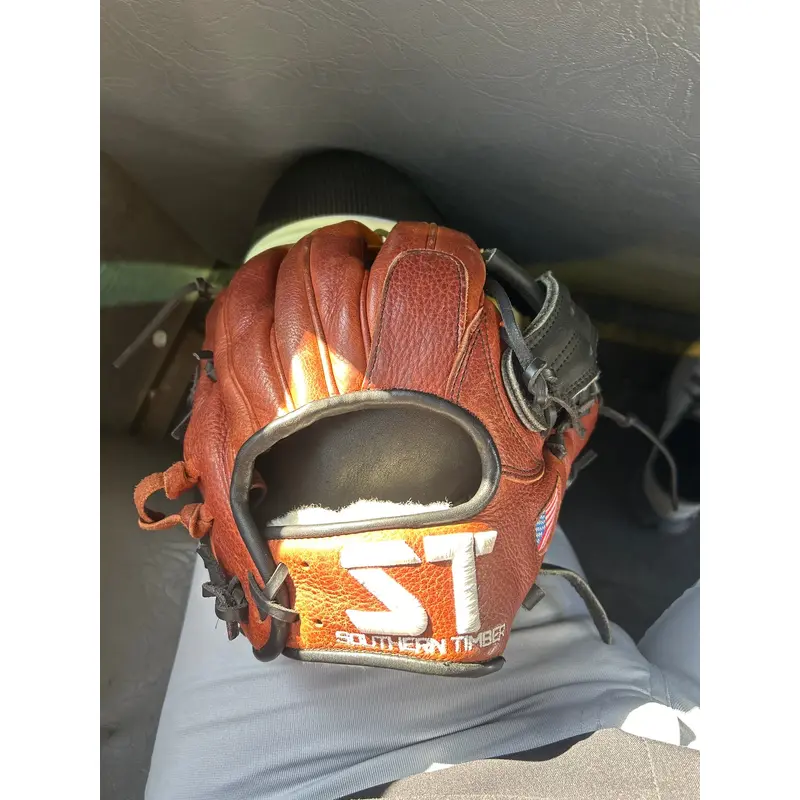 Right Hand Throw  Infield 11.5" (slightly used)