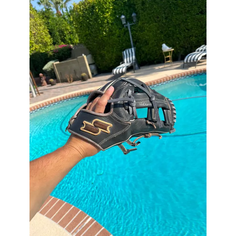 SSK RH Infield Black Line Baseball Glove 11.75" (Used)