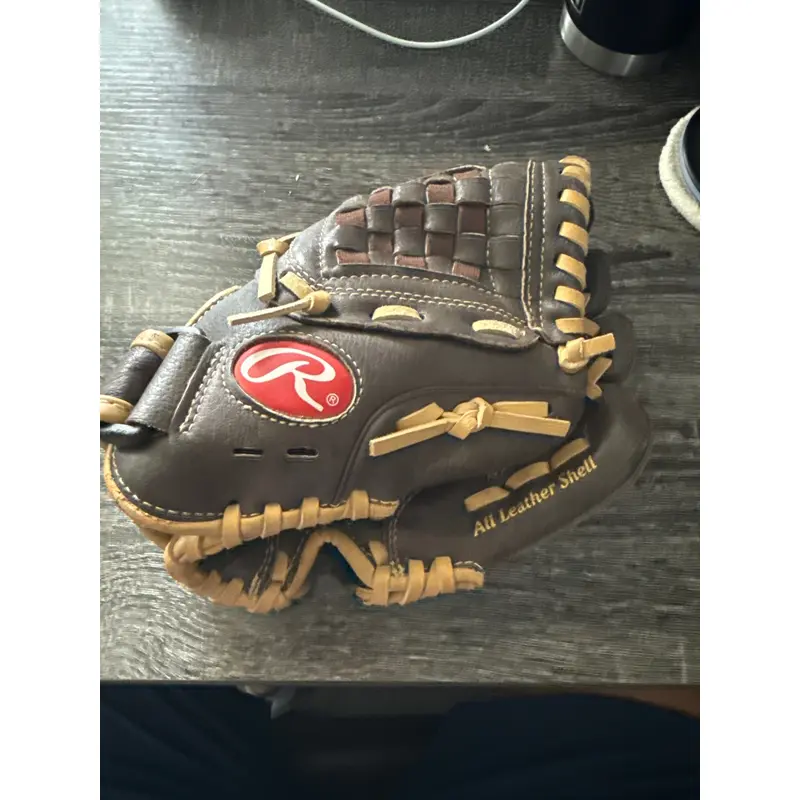 Rawlings RH Highlight Series Baseball Glove 10" (Used)