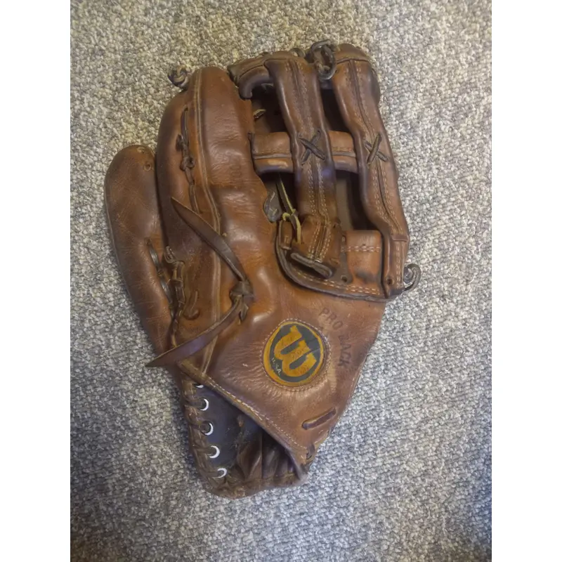 Wilson A2002 12" Left Hand Throw Baseball Glove