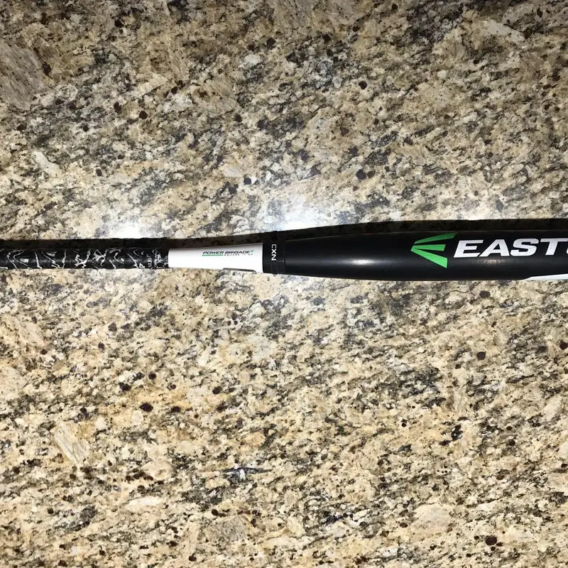 GREAT SIZE!!  Easton Mako 32/21 (-11)