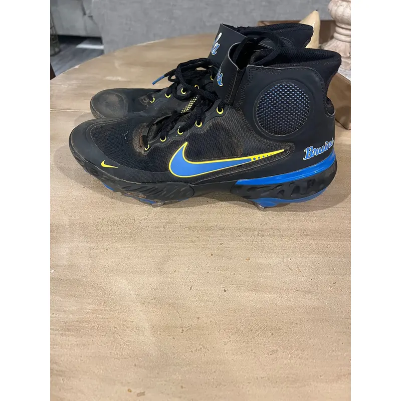 Ucla baseball team issued cleats
