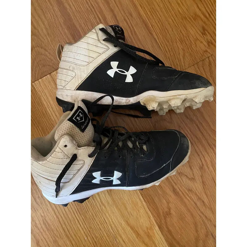 under armour boys baseball cleats size 5