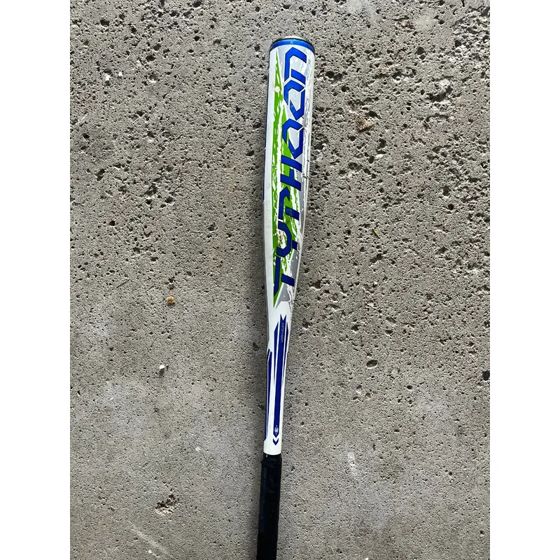 Easton Typhoon Bat (-11) 19 oz 30"