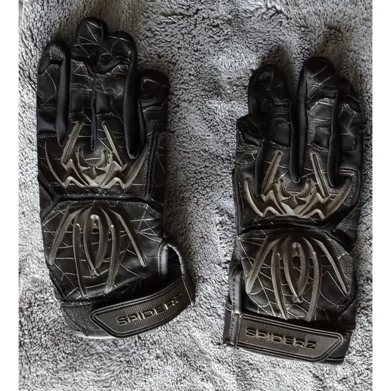 Spider Medium Batting Gloves by spider