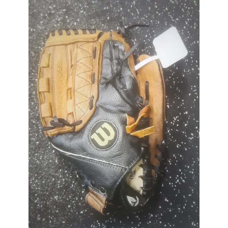 Used Wilson Right Hand Throw Infield A2476 Baseball Glove 12.5"