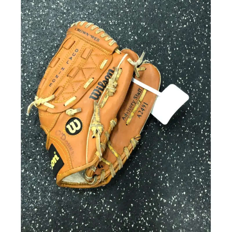 Wilson Right Hand Throw Infield A2491 Baseball Glove 11" (Used)