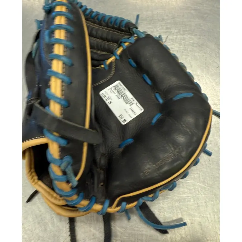 Wilson Right Hand Throw Catcher's A500 Baseball Glove 32" (Used)