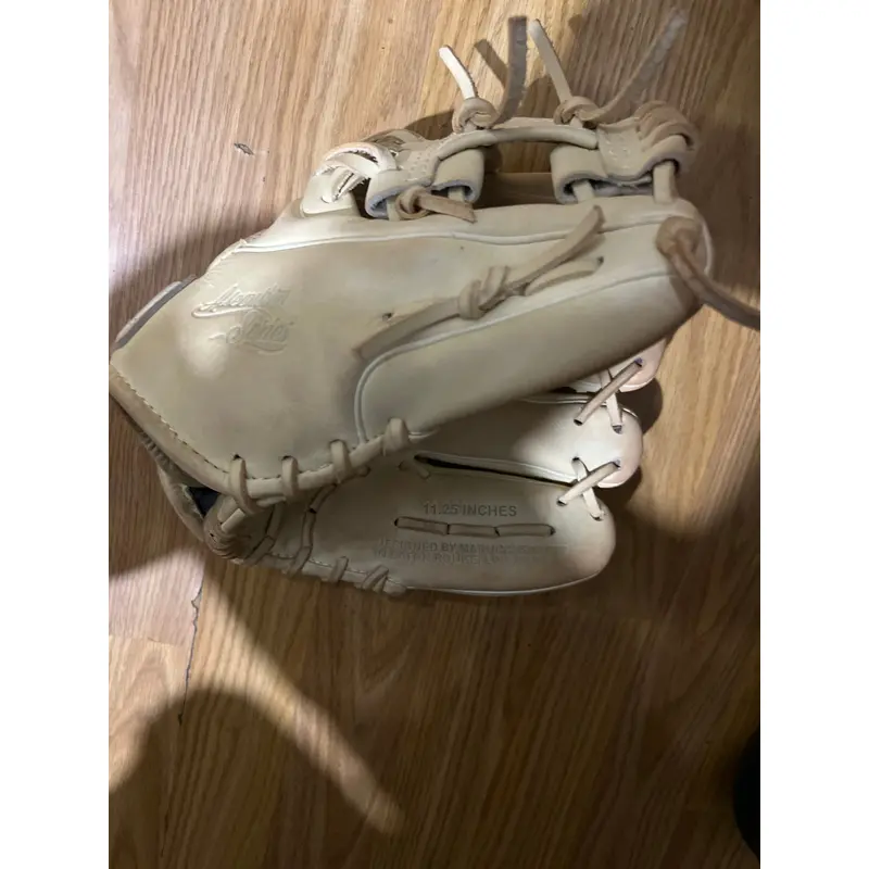Marucci Fielding Glove