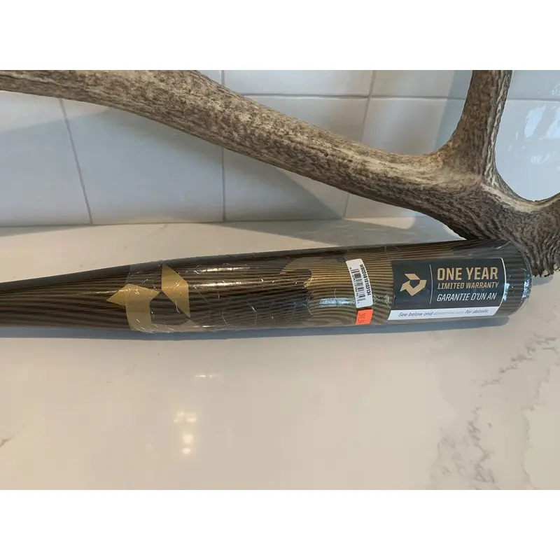 NIW 2024 DeMarini Voodoo One 34/31 (-3) BBCOR Baseball Bat