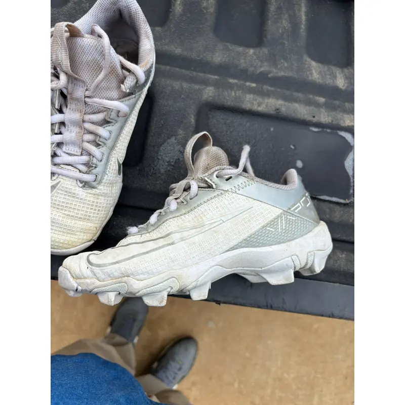 White Kid's  Youth Nike Molded Cleats (Used)