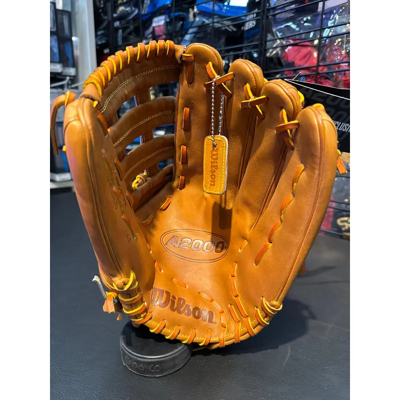 Wilson Right Hand Throw A2000 Baseball Glove 13.5" (New)